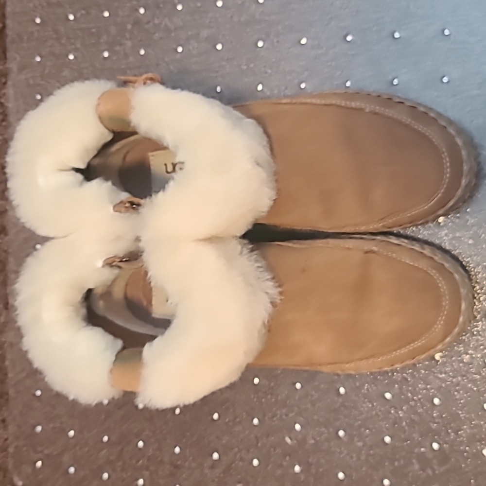 UGG Women's Elowen Tan Suede Bootie w/Sherpa, Size 7